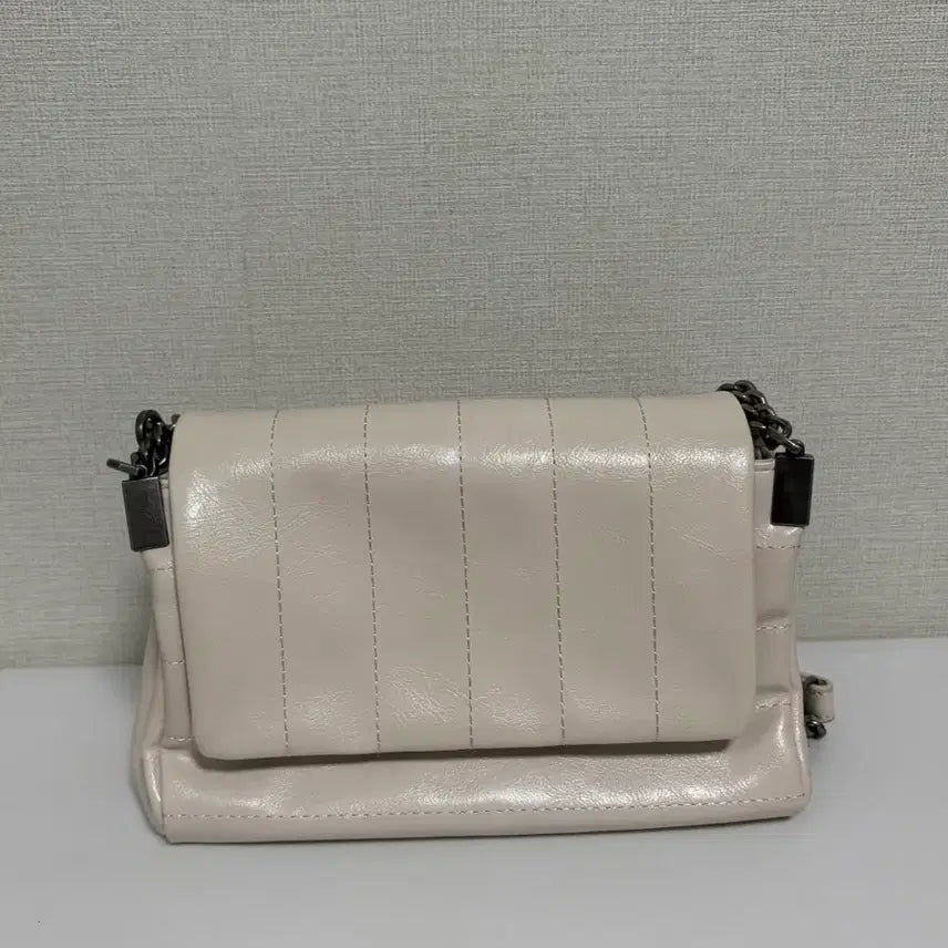 [SOLD OUT] 가격인하)자라 가방 락플랩 미니 아이보리 숄더백
