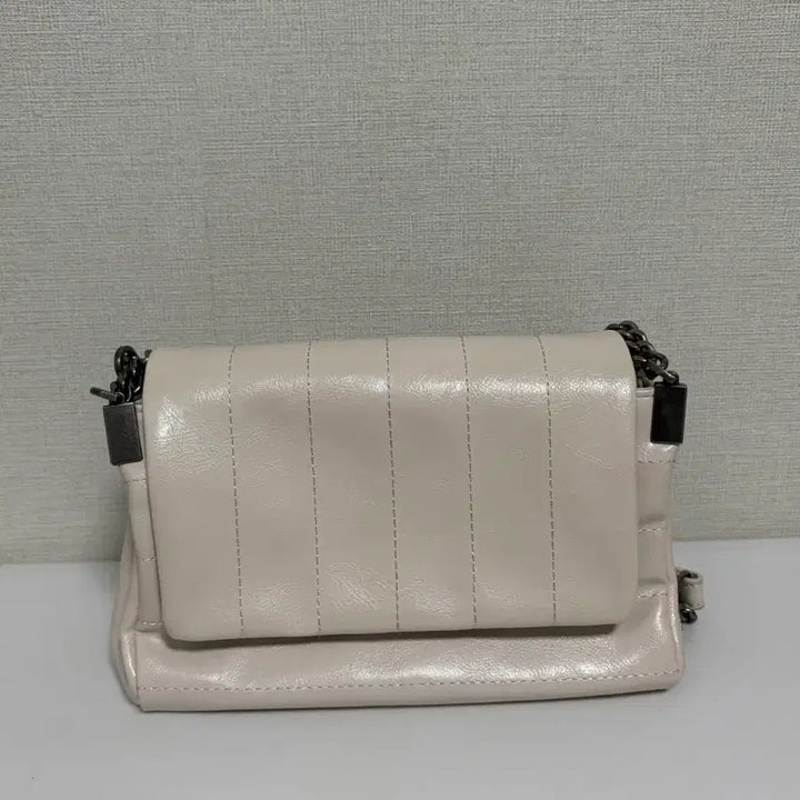 [SOLD OUT] 가격인하)자라 가방 락플랩 미니 아이보리 숄더백