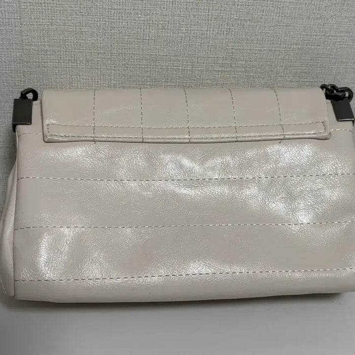 [SOLD OUT] 가격인하)자라 가방 락플랩 미니 아이보리 숄더백