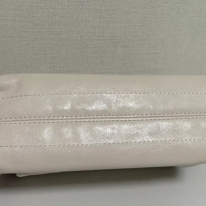 [SOLD OUT] 가격인하)자라 가방 락플랩 미니 아이보리 숄더백