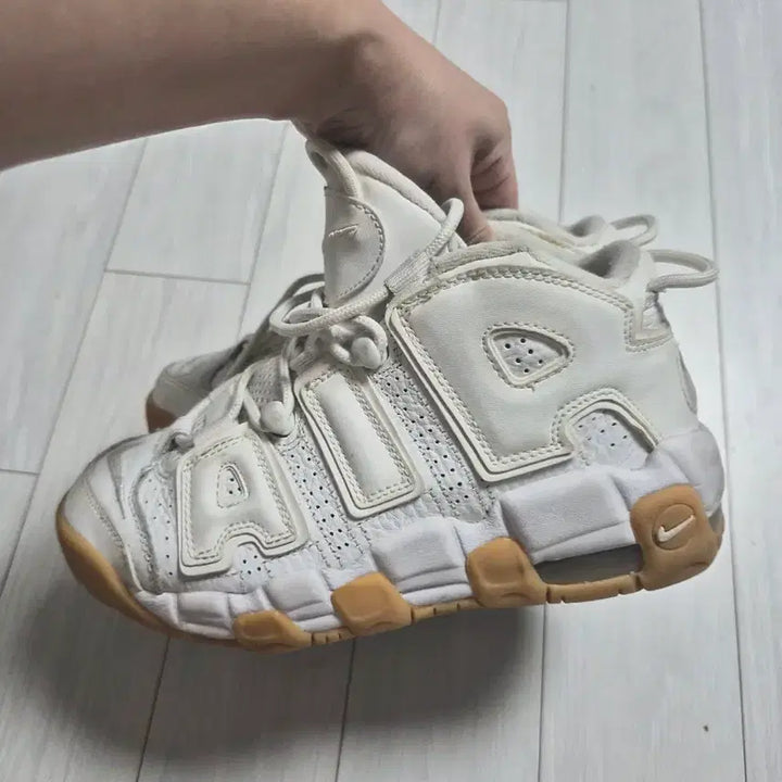 [BUNJANG] Nike Air More Uptempo White/Black GS 3.5Y Sneakers / 나이키 에어 모어 업템포 흰/검솔 GS 3.5Y
