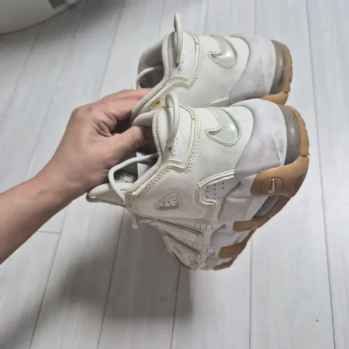 [BUNJANG] Nike Air More Uptempo White/Black GS 3.5Y Sneakers / 나이키 에어 모어 업템포 흰/검솔 GS 3.5Y