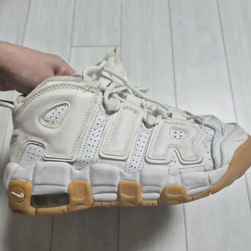 [BUNJANG] Nike Air More Uptempo White/Black GS 3.5Y Sneakers / 나이키 에어 모어 업템포 흰/검솔 GS 3.5Y