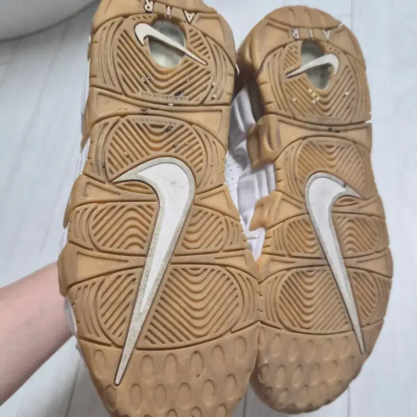 [BUNJANG] Nike Air More Uptempo White/Black GS 3.5Y Sneakers / 나이키 에어 모어 업템포 흰/검솔 GS 3.5Y