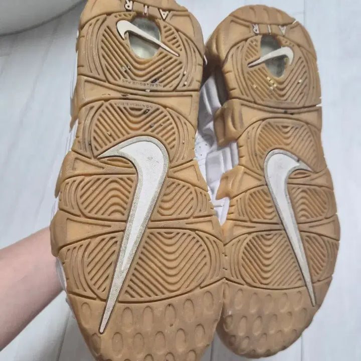 [BUNJANG] Nike Air More Uptempo White/Black GS 3.5Y Sneakers / 나이키 에어 모어 업템포 흰/검솔 GS 3.5Y