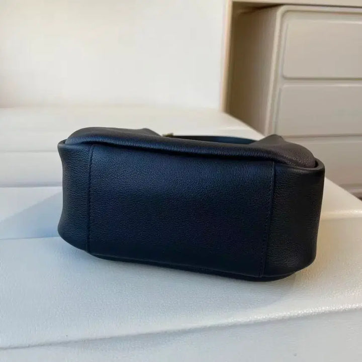 [SOLD OUT] 백화점에서 구매한 생로랑 YSL 숄더백 스몰 사이즈 여성용 핸드백 블랙
