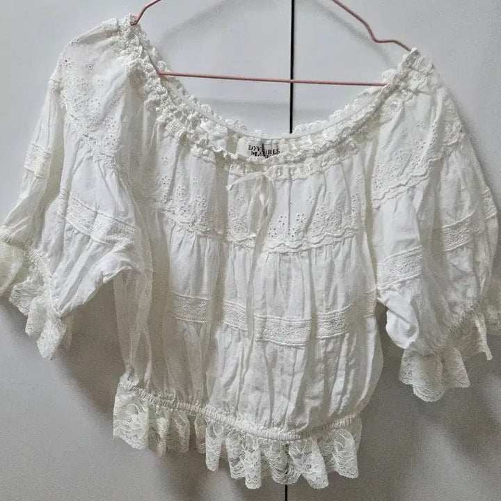 [BUNJANG] Vintage Off-Shoulder Short Sleeve Punching Blouse / 빈티지 오프숄더 반팔 펀칭 블라우스