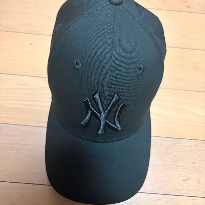[BUNJANG] New Era 9FORTY Essential New York Yankees Cap Black / 뉴에라 어드저스터블 9포티 뉴욕 양키스 에센셜 캡 블랙
