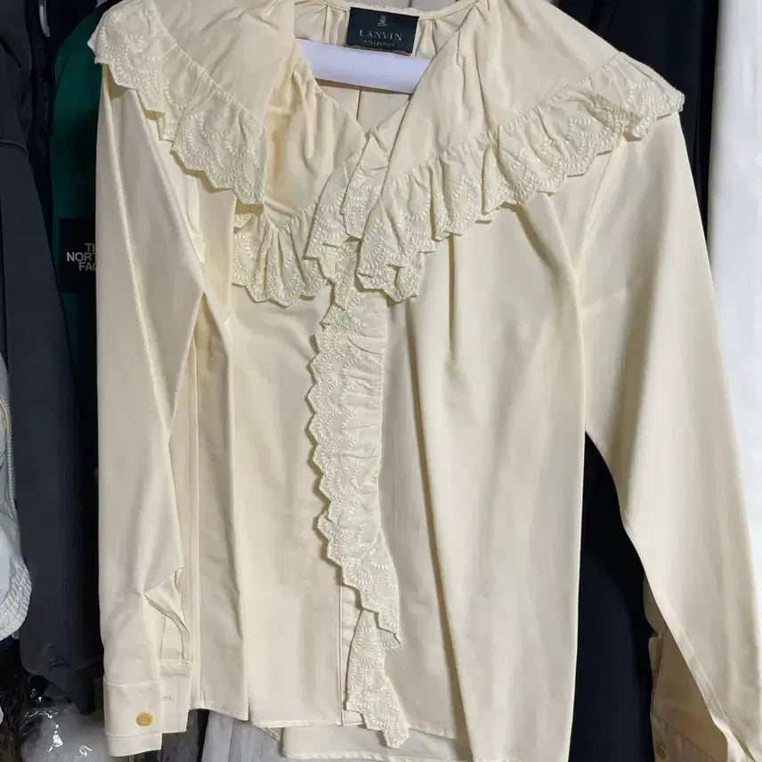 [BUNJANG] LANVIN Ivory Frill Blouse / LANVIN 랑방 아이보리 프릴 블라우스