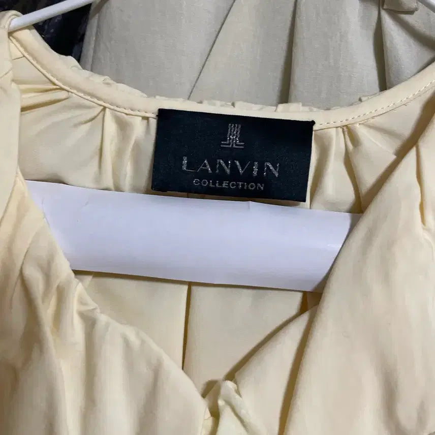 [BUNJANG] LANVIN Ivory Frill Blouse / LANVIN 랑방 아이보리 프릴 블라우스