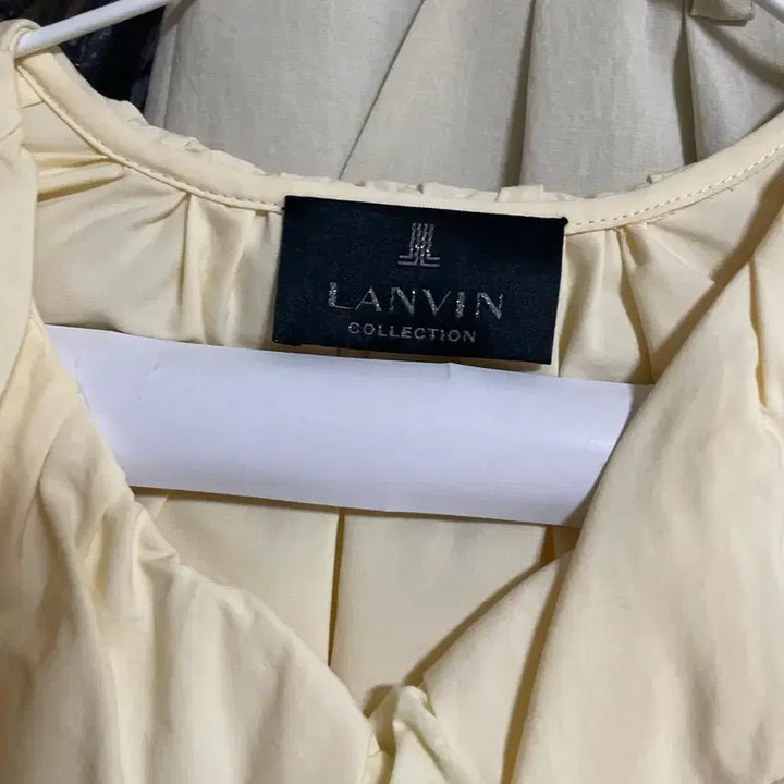 [BUNJANG] LANVIN Ivory Frill Blouse / LANVIN 랑방 아이보리 프릴 블라우스