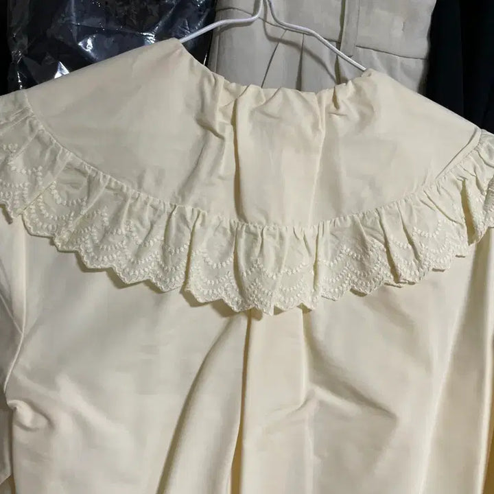 [BUNJANG] LANVIN Ivory Frill Blouse / LANVIN 랑방 아이보리 프릴 블라우스