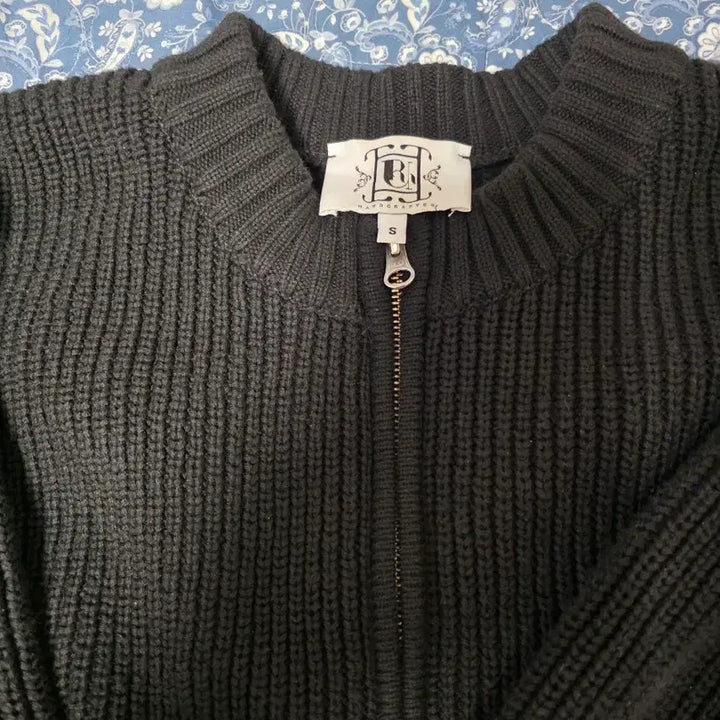 [BUNJANG] Frui Chunky Cardigan Black / 프루이 청키가디건 블랙