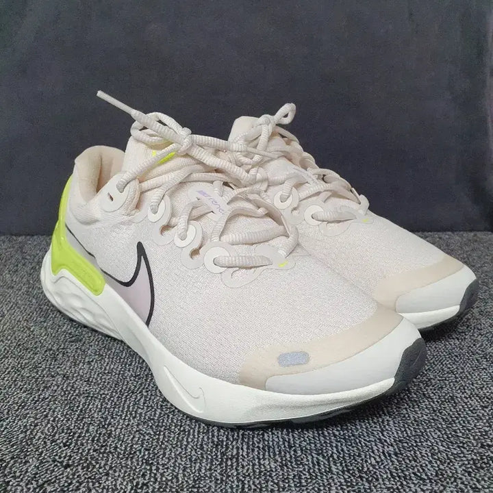 [BUNJANG] Nike Renew Run 3 Ivory Lime Green Shoes 260mm / 나이키 리뉴 런 3  아이보리 라임 그린 260mm