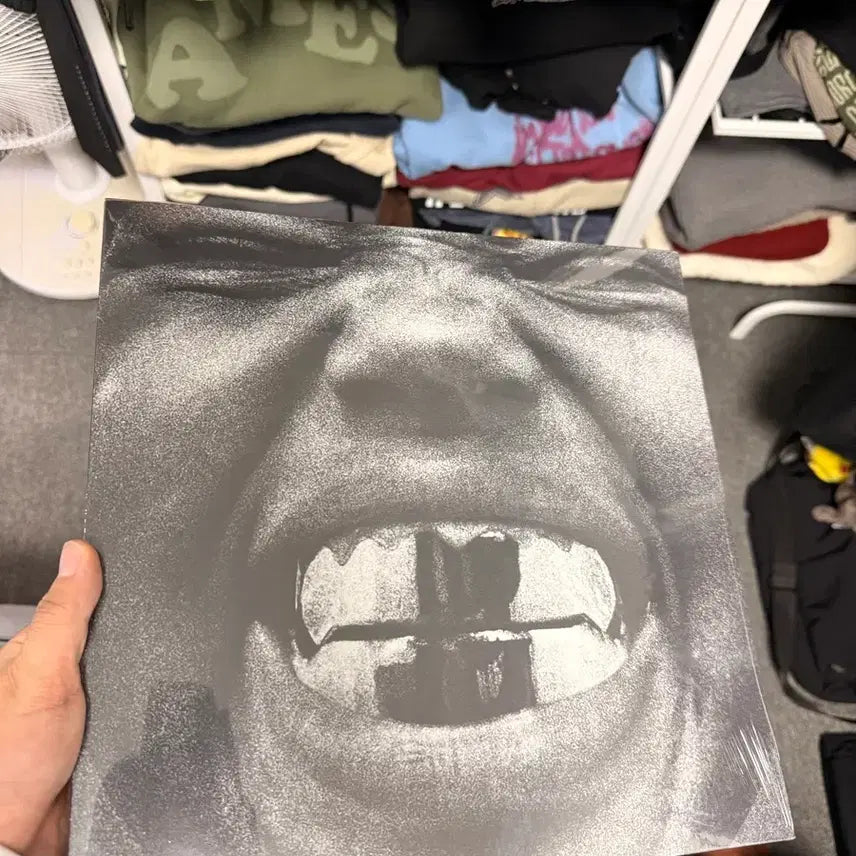[BUNJANG] Kanye West Bully Chrome Vinyl / 칸예 불리 크롬 바이닐 bully CHROME VINYL