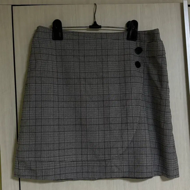 [BUNJANG] CLOVIS Check Button Wrap Skirt / CLOVIS 클라비스 체크 버튼 랩 스커트