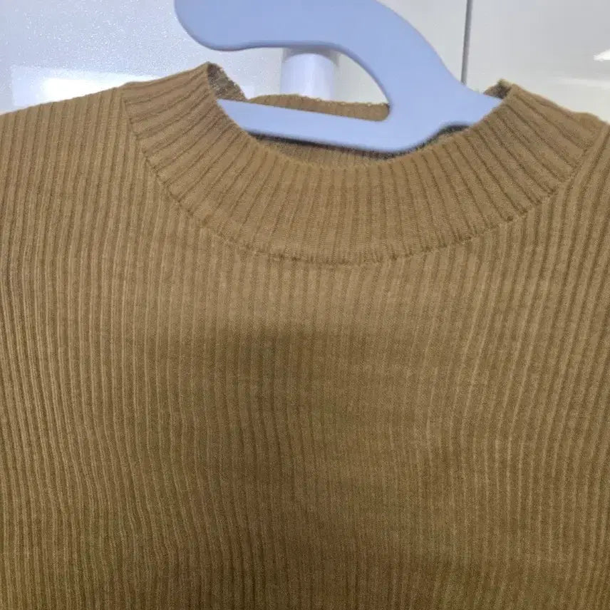 [BUNJANG] Basic Slim Fit Ribbed Knit Turtleneck - Khaki / 골지 목폴라 긴팔 티셔츠 카키