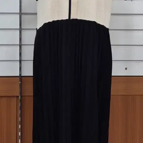 [BUNJANG] Black Pleated Collar Neck Long Dress / 블랙 플리츠 칼라넥 롱 원피스