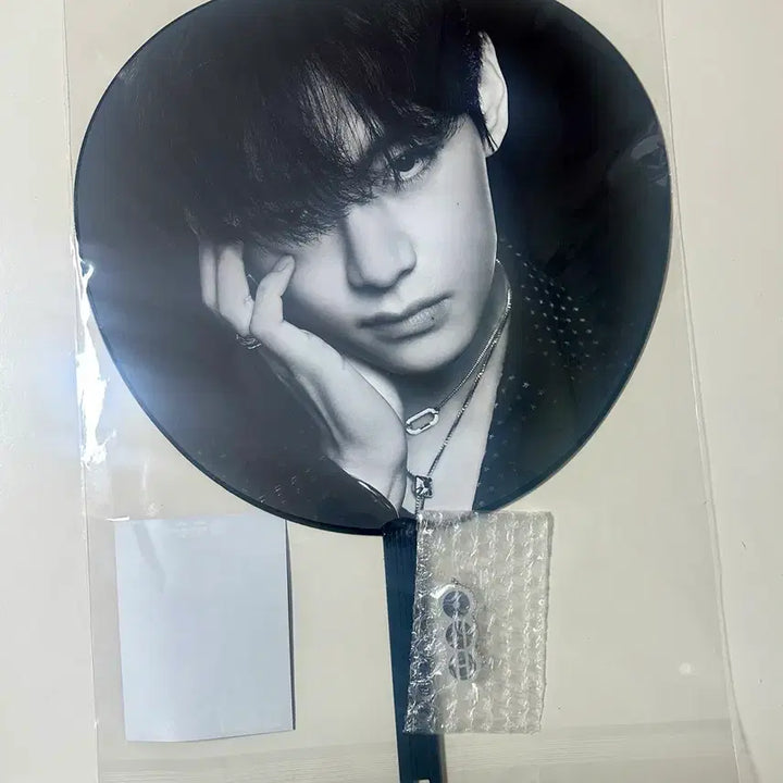 [SOLD OUT] BTS 뷔 태형 아리랑 일본 이미지피켓 부채 우치와(미개봉)