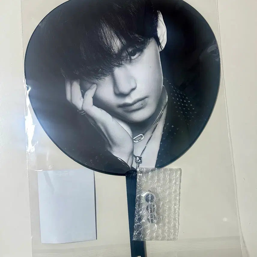 [SOLD OUT] BTS 뷔 태형 아리랑 일본 이미지피켓 부채 우치와(미개봉)