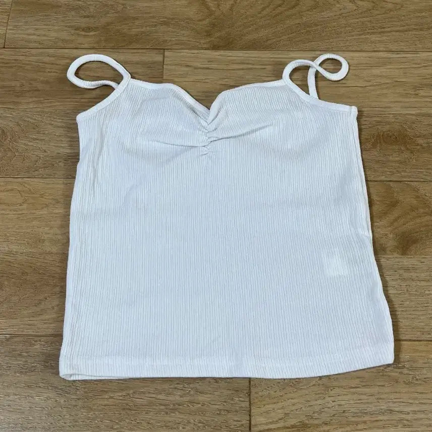 [BUNJANG] Lettera Wrinkle Sleeveless Top / 레테라 윙클 슬리브리스