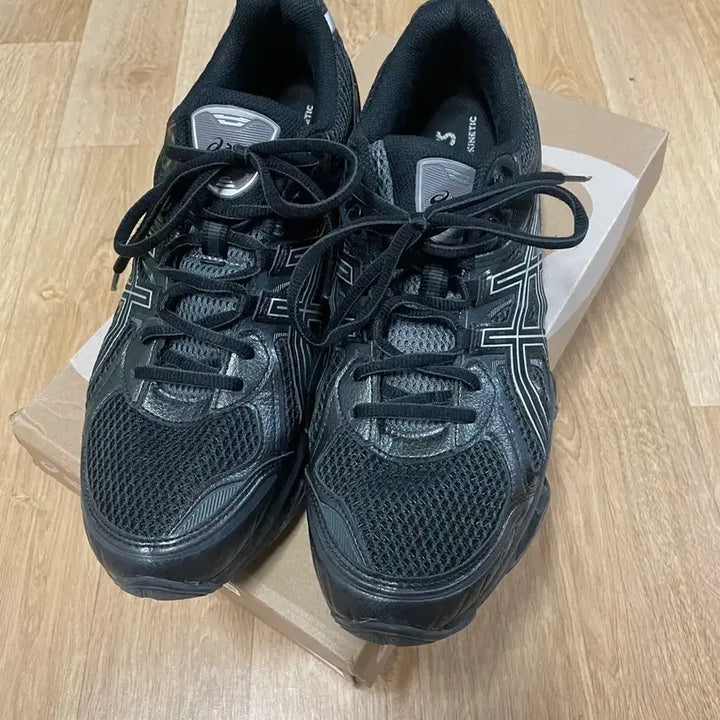 [SOLD OUT] 아식스 젤퀀텀 키네틱 그래파이트 그레이 블랙 285
