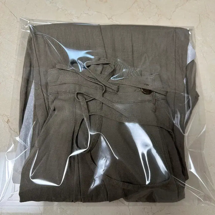 [BUNJANG] NannGoo Strap Banding Linen Pants Khaki / 난닝구 스트랩 밴딩 린넨 팬츠 카키 (55추천)