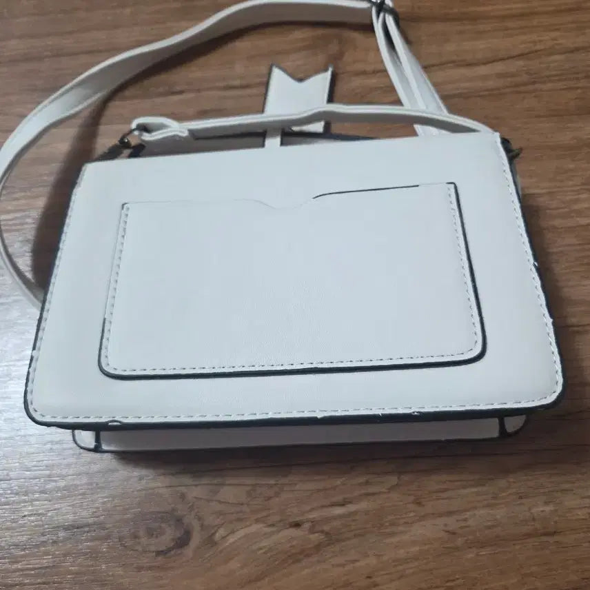 [BUNJANG] JESSIE &amp; LAURA White Crossbody Bag / JESSIE&amp;LAURA 화이트 크로스백 가방