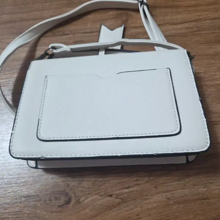 [BUNJANG] JESSIE &amp; LAURA White Crossbody Bag / JESSIE&amp;LAURA 화이트 크로스백 가방