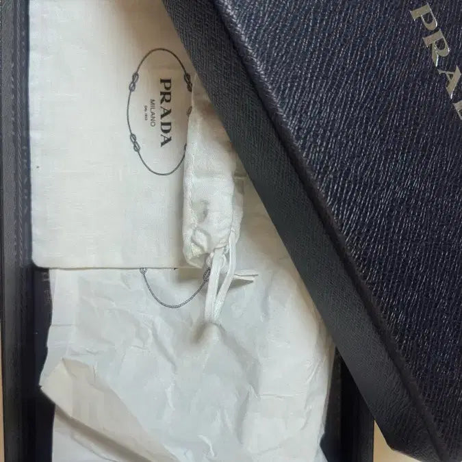 [SOLD OUT] 프라다 리나일론 앤 사피아노 레더 스마트폰 케이스 블랙
