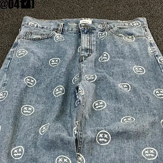 [BUNJANG] Massnoun Smile Printing Denim Baggy Pants / massnoun 스마일 프린팅 데님 배기 팬츠 0413(4)