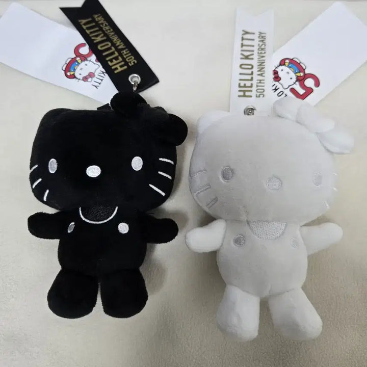 [BUNJANG] Hello Kitty 50th Anniversary Keychain / 헬로키티50주년  키링