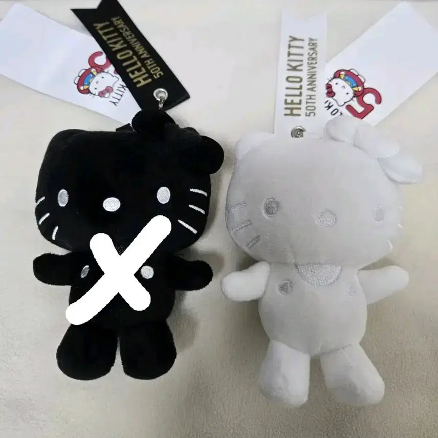 [BUNJANG] Hello Kitty 50th Anniversary Keychain / 헬로키티50주년  키링