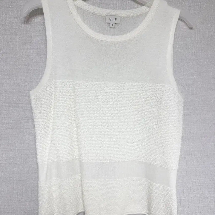 [BUNJANG] Sie Ivy Textured Sleeveless Ivory Top / sie 시에 아이비 텍스쳐드 슬리브리스 아이보리 s
