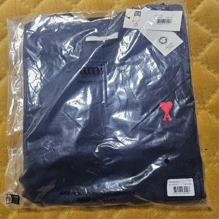 [BUNJANG] AMI Small Heart Navy Sweatshirt / 아미 스몰 하트 자수 네이비 맨투맨 M