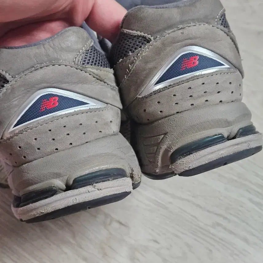 [BUNJANG] New Balance 2002R Vintage Sneakers (265mm) / 뉴발란스 2002R 265 사이즈