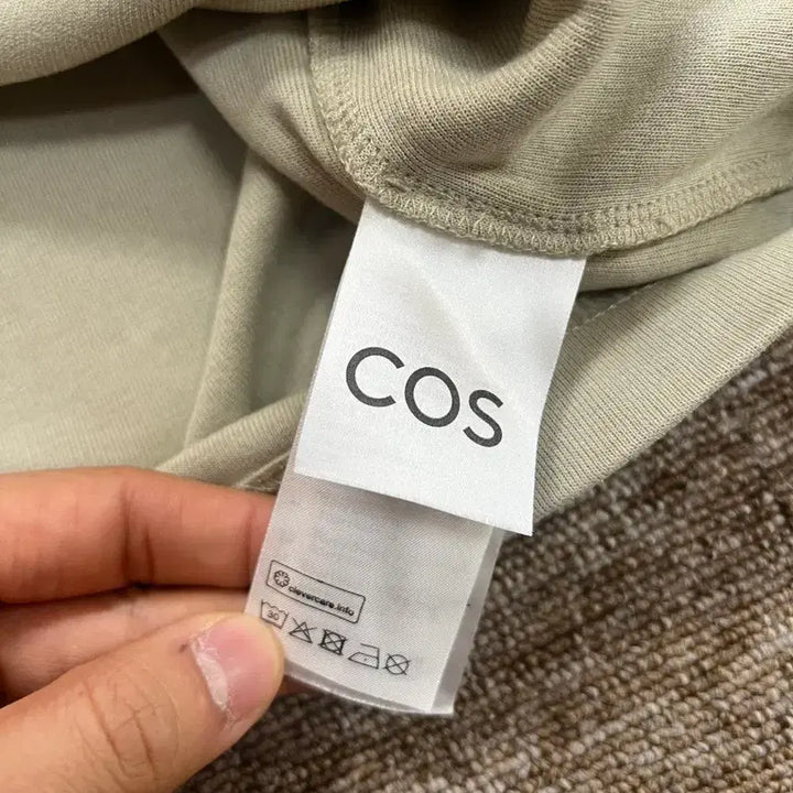 [SOLD OUT] 코스 COS 라운드넥 긴팔 티셔츠 S