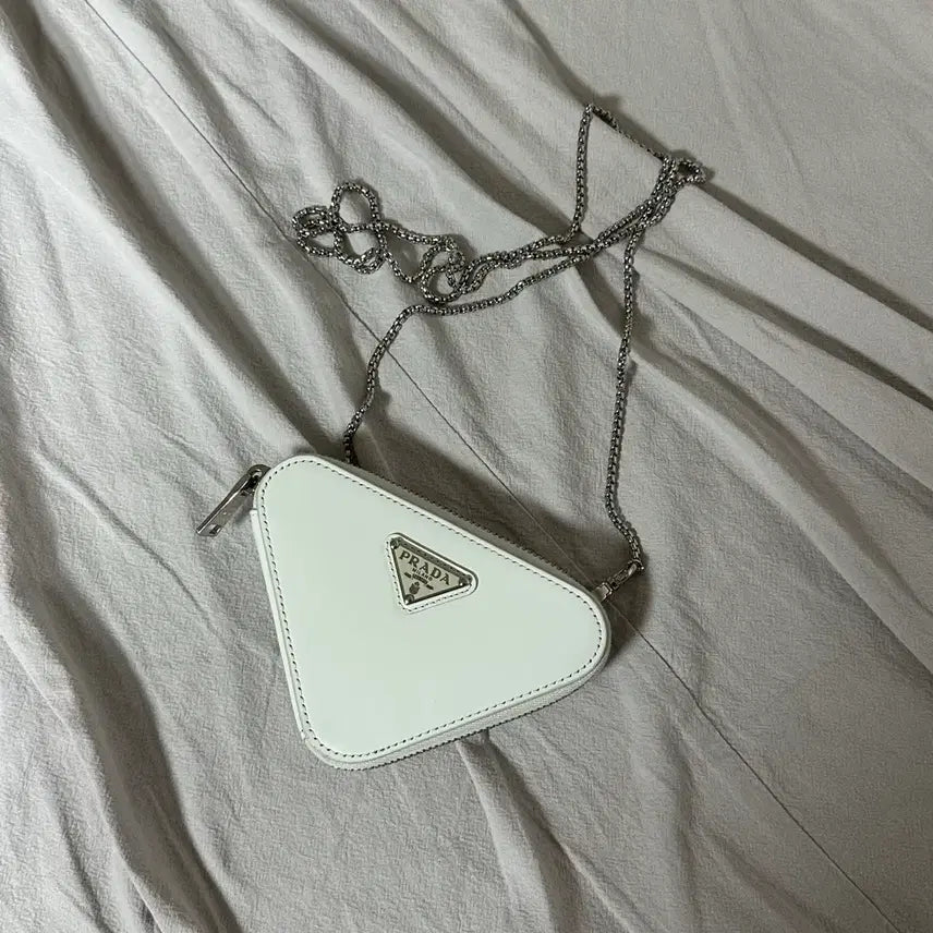 [BUNJANG] Prada Triangle Chain Bag White Mini Bag / 프라다 트라이앵글 체인백 화이트 / 프라다 미니백, (5회 미만 사용)
