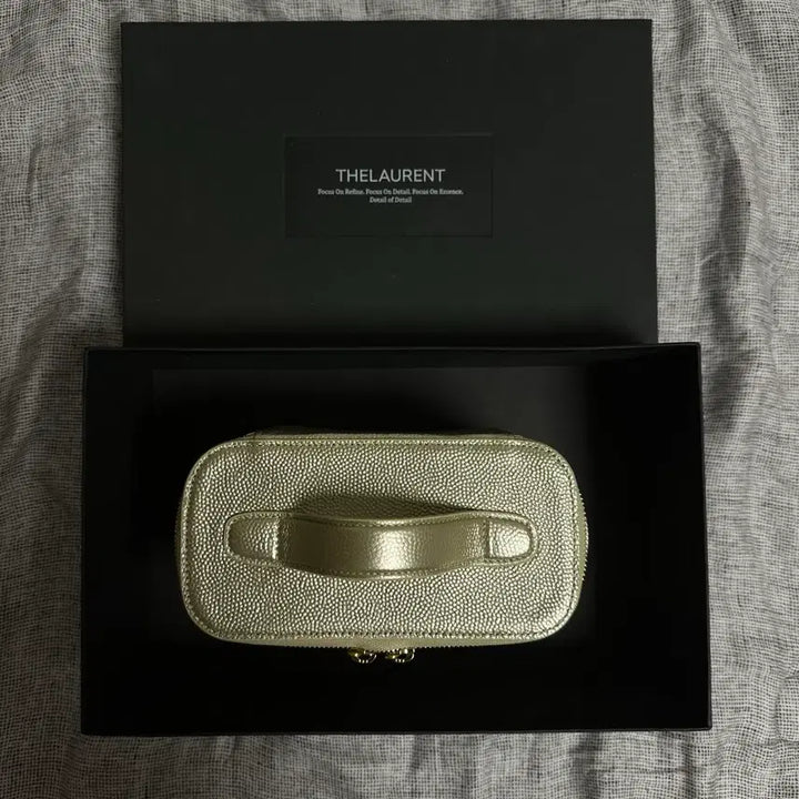 [BUNJANG] The Laurent Vanity Pouch Tote Bag - Champagne Gold Caviar / [~5/8]더로랑 베니티 파우치 토트백 - 샴페인골드 캐비어