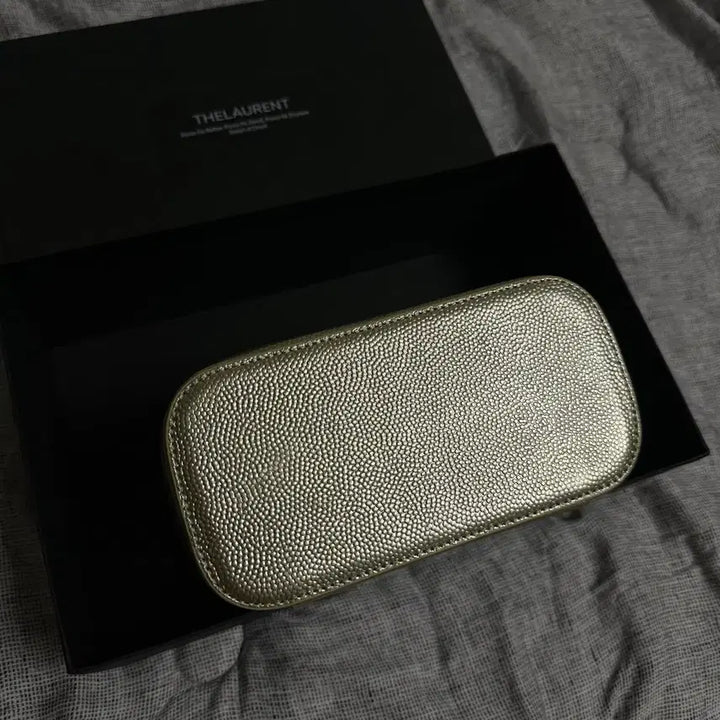 [BUNJANG] The Laurent Vanity Pouch Tote Bag - Champagne Gold Caviar / [~5/8]더로랑 베니티 파우치 토트백 - 샴페인골드 캐비어