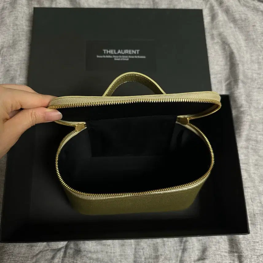 [BUNJANG] The Laurent Vanity Pouch Tote Bag - Champagne Gold Caviar / [~5/8]더로랑 베니티 파우치 토트백 - 샴페인골드 캐비어