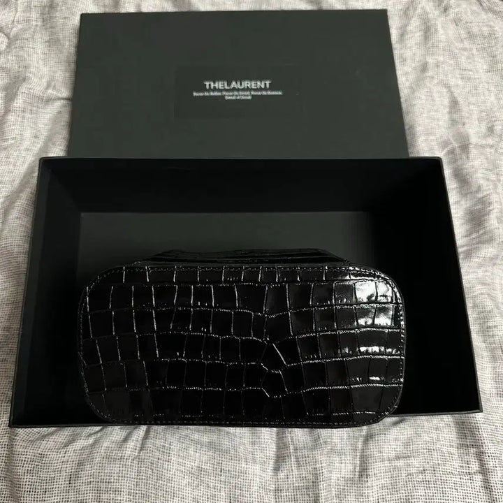 [SOLD OUT] 더로랑 베니티 파우치 토트백 - 블랙 크로커