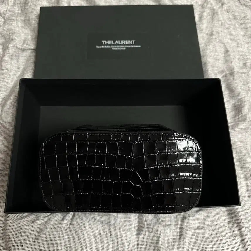 [SOLD OUT] 더로랑 베니티 파우치 토트백 - 블랙 크로커