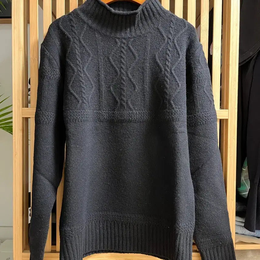 [BUNJANG] Eastlogue Mock Neck Cable Knit Sweater Black / 이스트로그 모크 넥 케이블 니트 스웨터 블랙