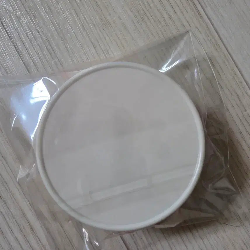 [SOLD OUT] 산리오 고전키티 원형 플라스틱 케이스