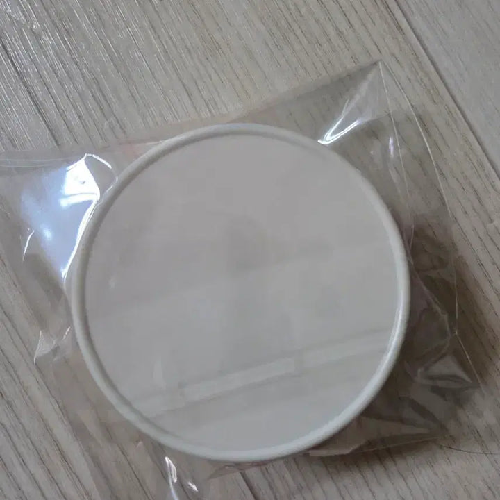[SOLD OUT] 산리오 고전키티 원형 플라스틱 케이스