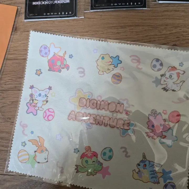 [SOLD OUT] 디지몬 어드벤처 25주년 전시회 안경닦이