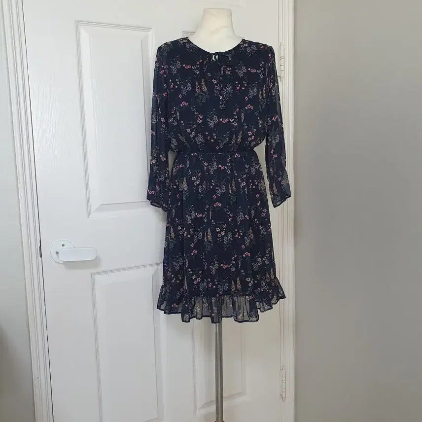 [BUNJANG] Visit in New York Chiffon Dress / (거의새거)비지트인 뉴욕 쉬폰원피스 55~66반