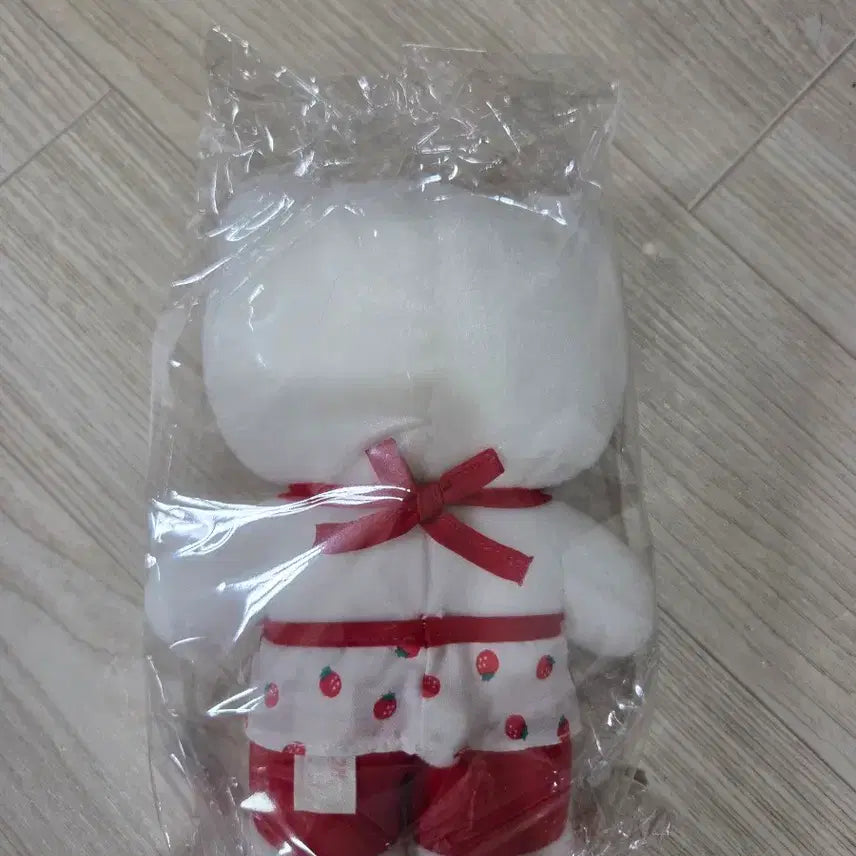 [BUNJANG] Sanrio Classic Strawberry Pajama Kitty Plush / 산리오 고전키티 딸기 파자마 인형
