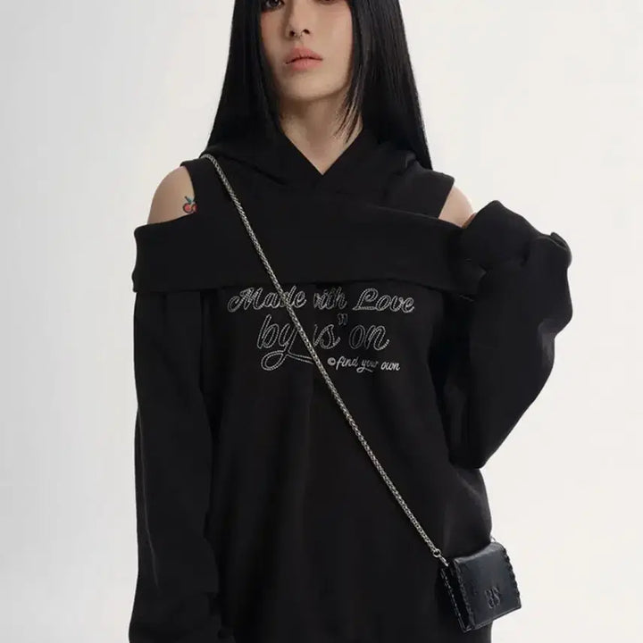 [BUNJANG] AS ON Kiko Off Shoulder Hoodie / 애즈온 키코 오프숄더 후드 (카시코마뗑킴미스치프오호스애즈온스컬프터오도어